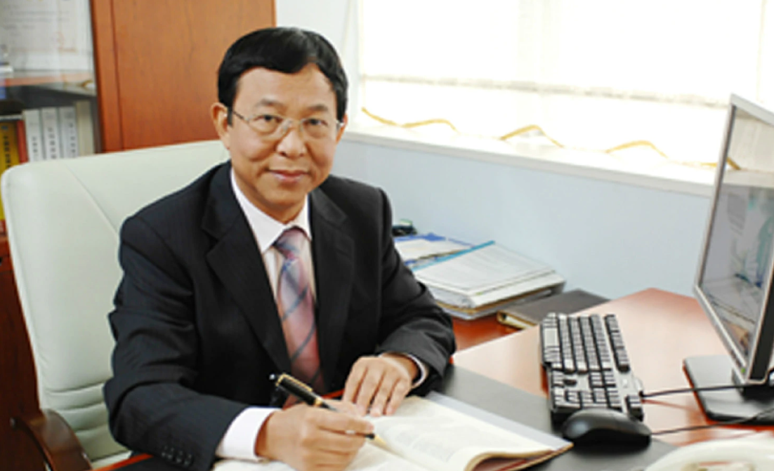 Professor Luo Pengfei
